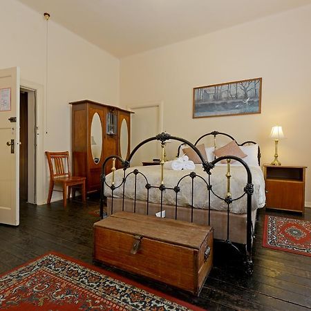 Edinburgh Gallery Bed & Breakfast Hobart Exterior photo