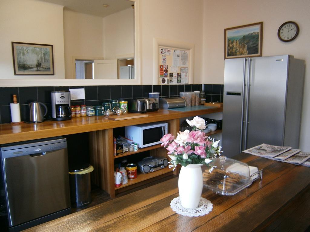 Edinburgh Gallery Bed & Breakfast Hobart Exterior photo