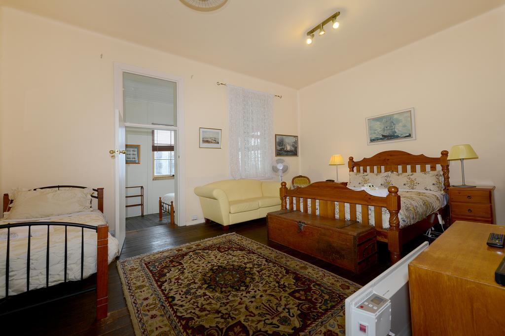 Edinburgh Gallery Bed & Breakfast Hobart Exterior photo