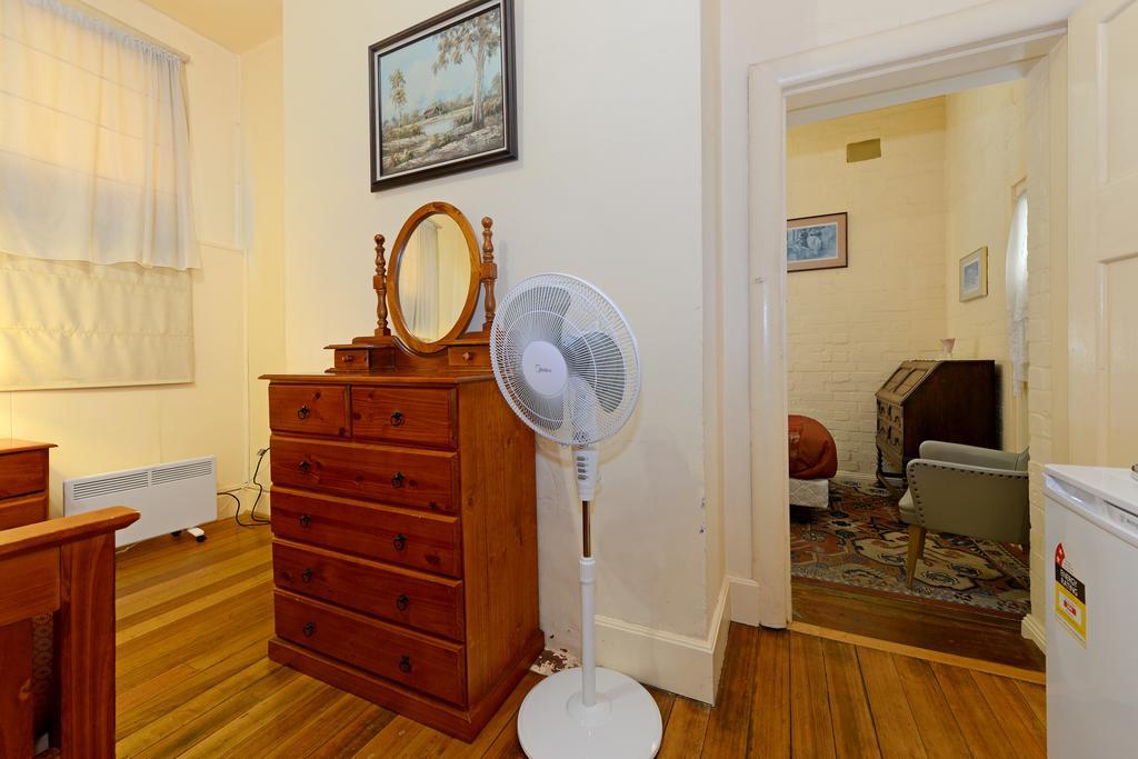 Edinburgh Gallery Bed & Breakfast Hobart Exterior photo