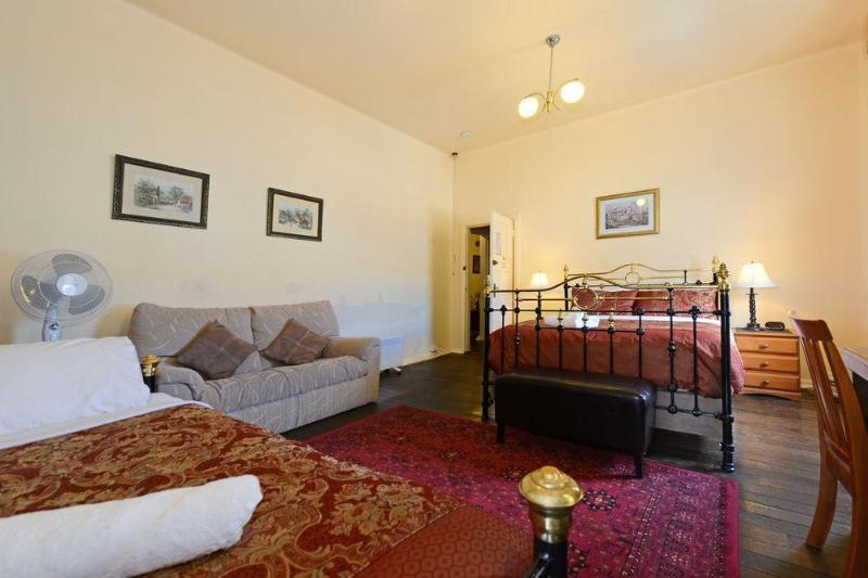 Edinburgh Gallery Bed & Breakfast Hobart Exterior photo