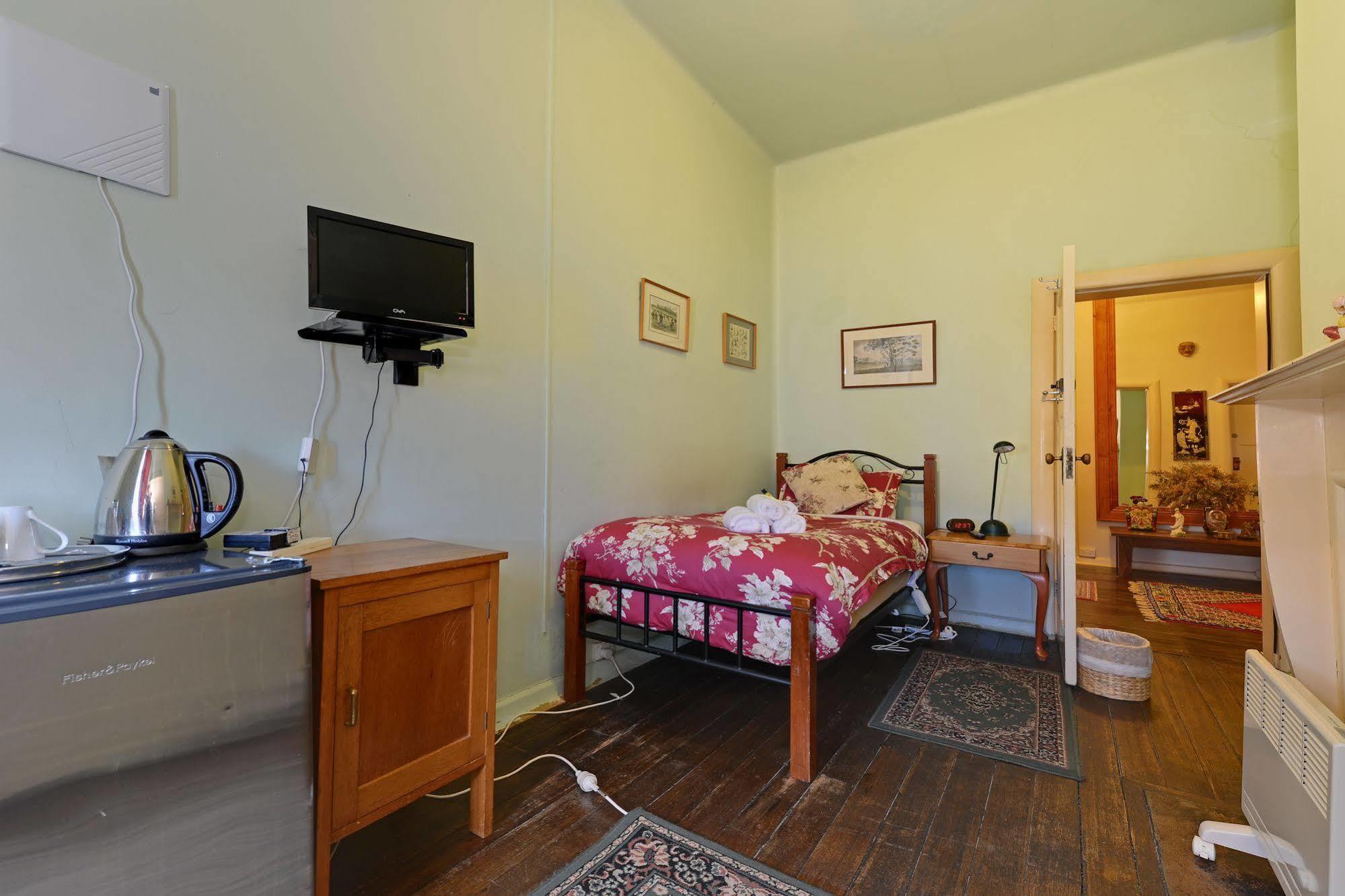 Edinburgh Gallery Bed & Breakfast Hobart Exterior photo