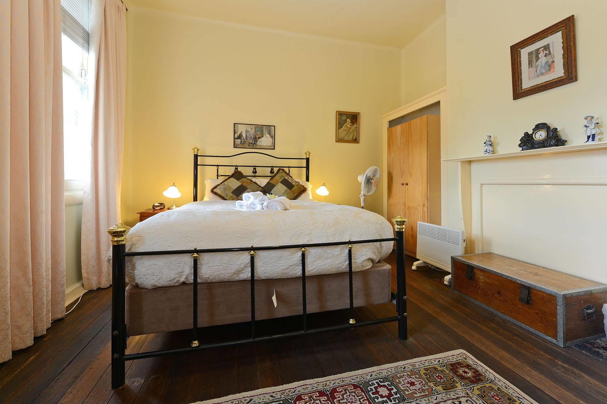Edinburgh Gallery Bed & Breakfast Hobart Exterior photo