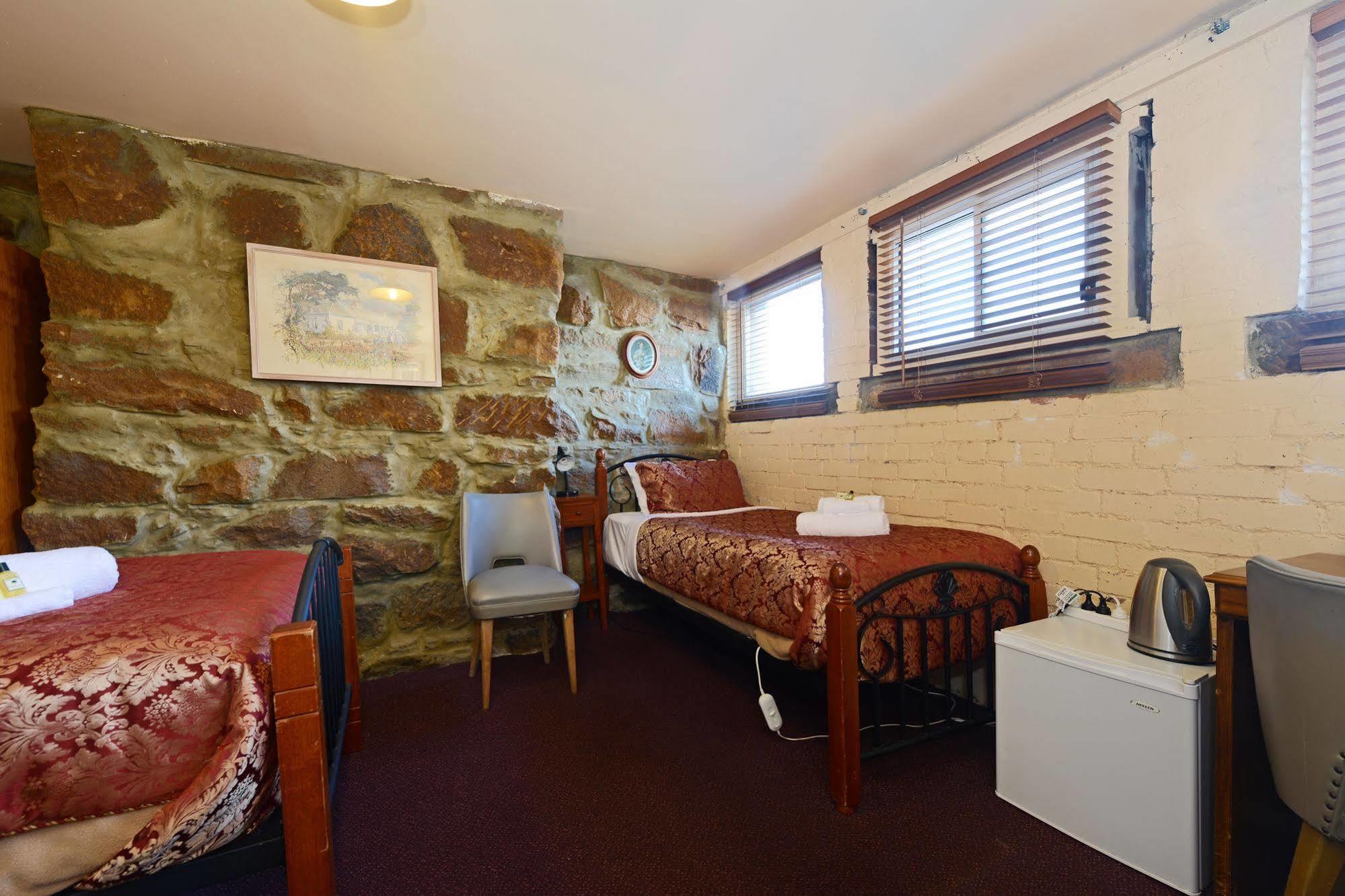 Edinburgh Gallery Bed & Breakfast Hobart Exterior photo