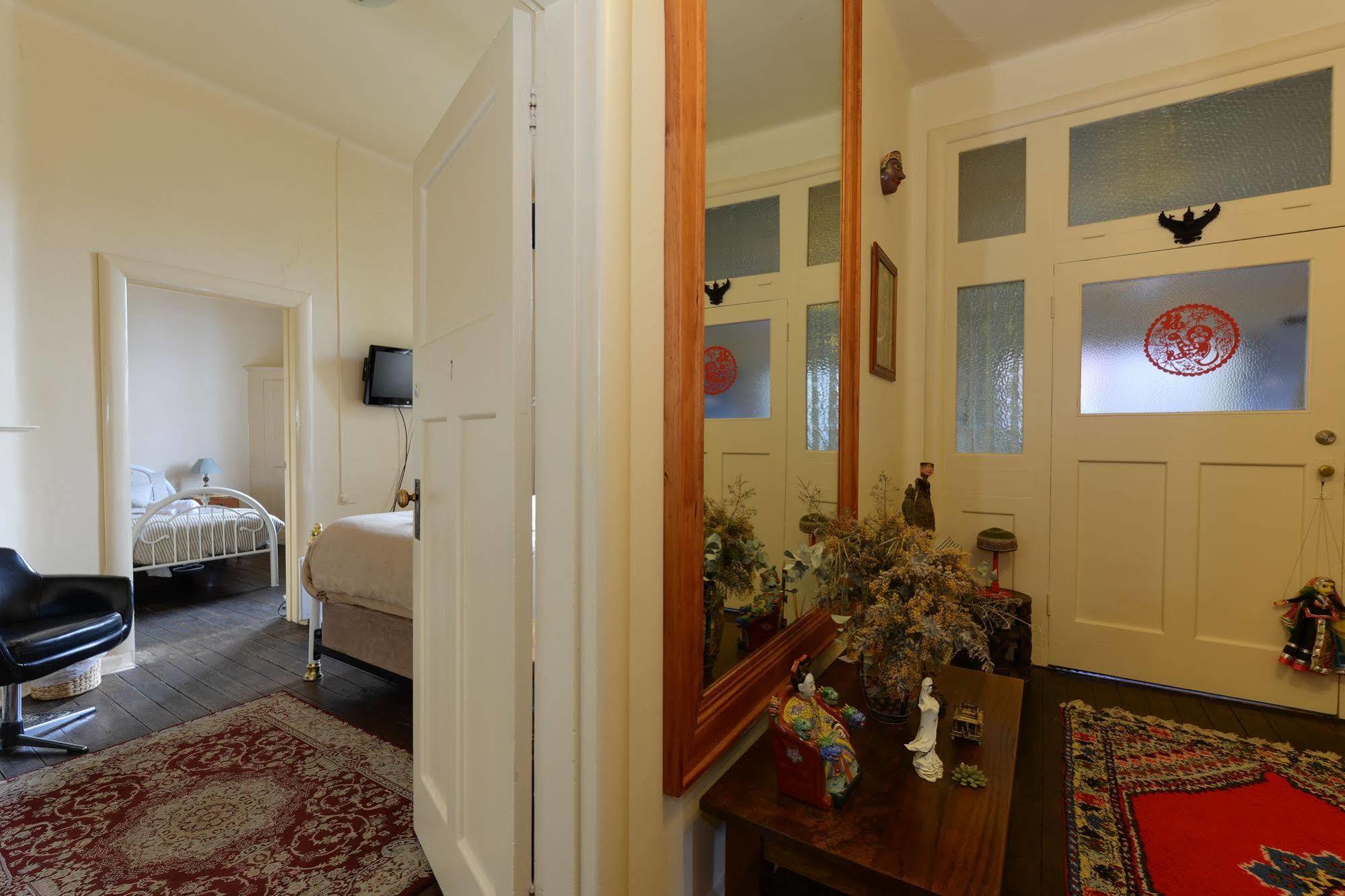 Edinburgh Gallery Bed & Breakfast Hobart Exterior photo
