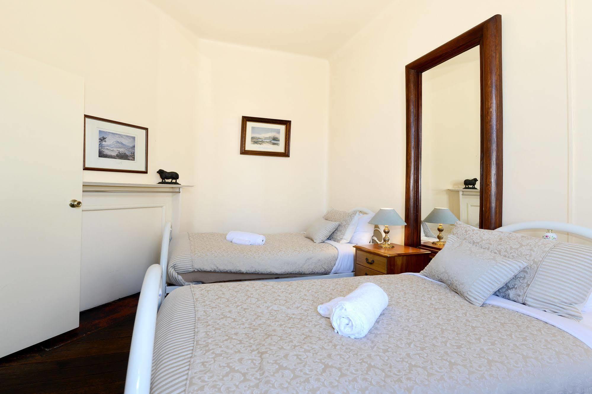 Edinburgh Gallery Bed & Breakfast Hobart Exterior photo