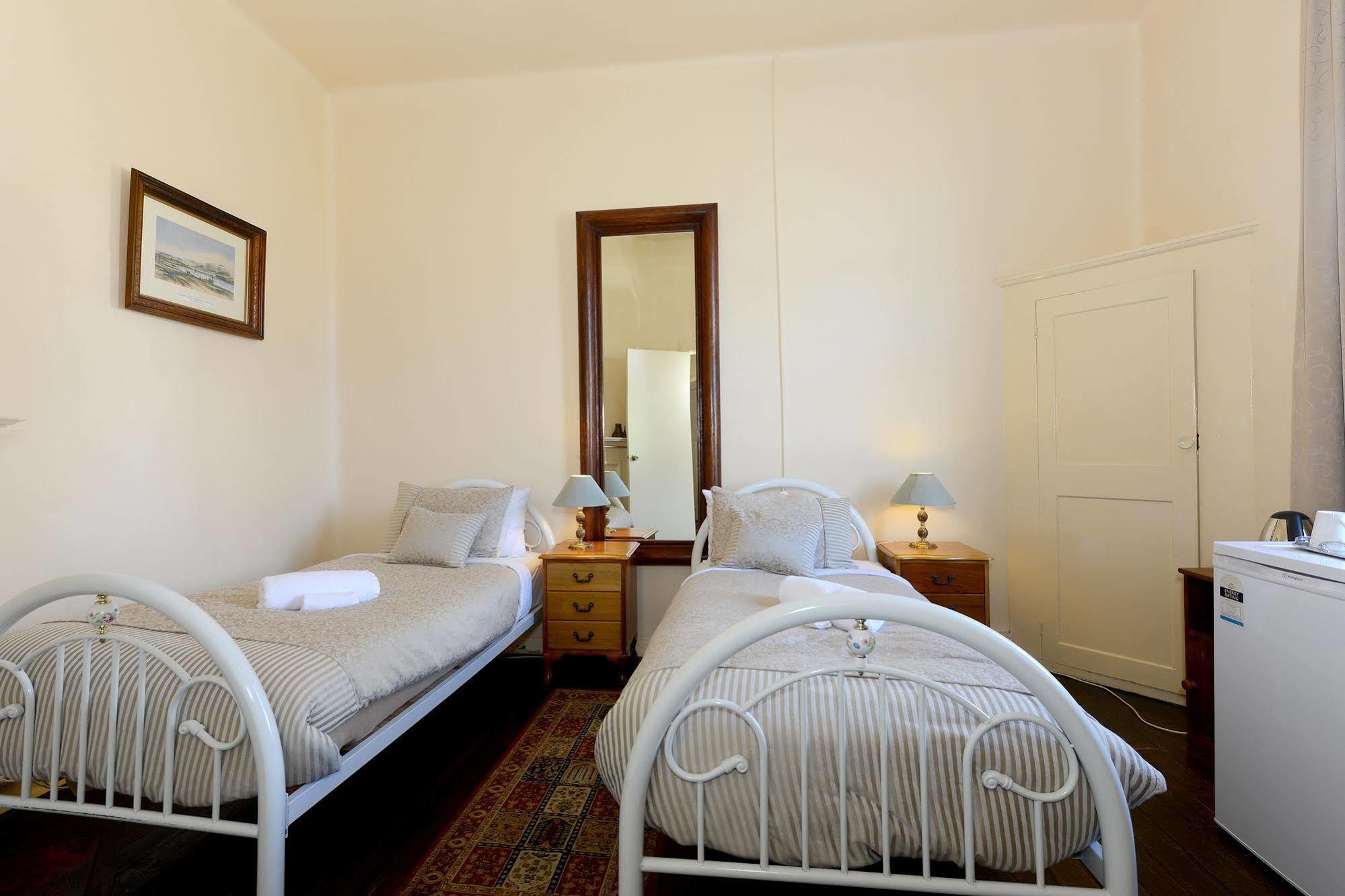 Edinburgh Gallery Bed & Breakfast Hobart Exterior photo