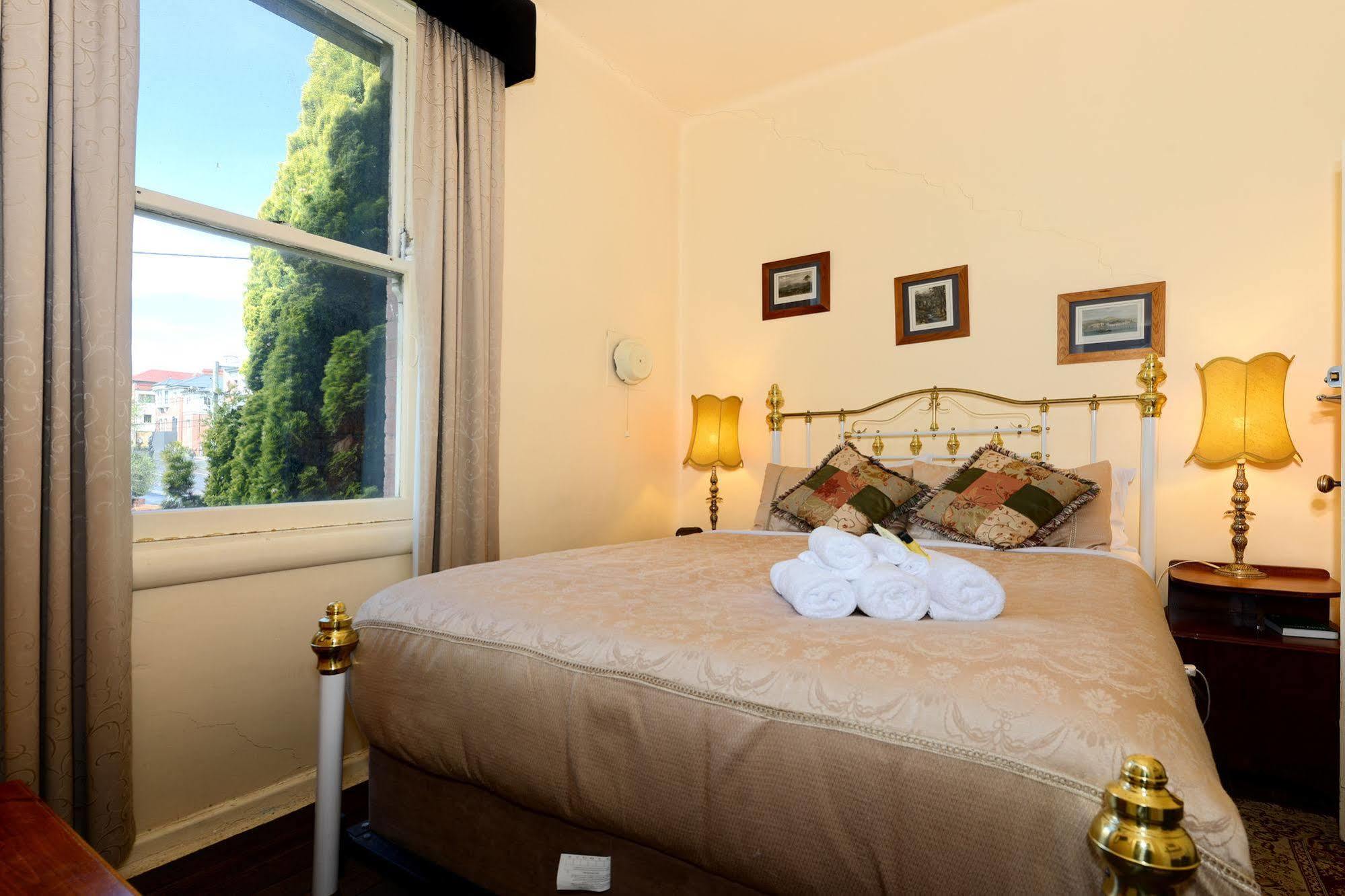 Edinburgh Gallery Bed & Breakfast Hobart Exterior photo