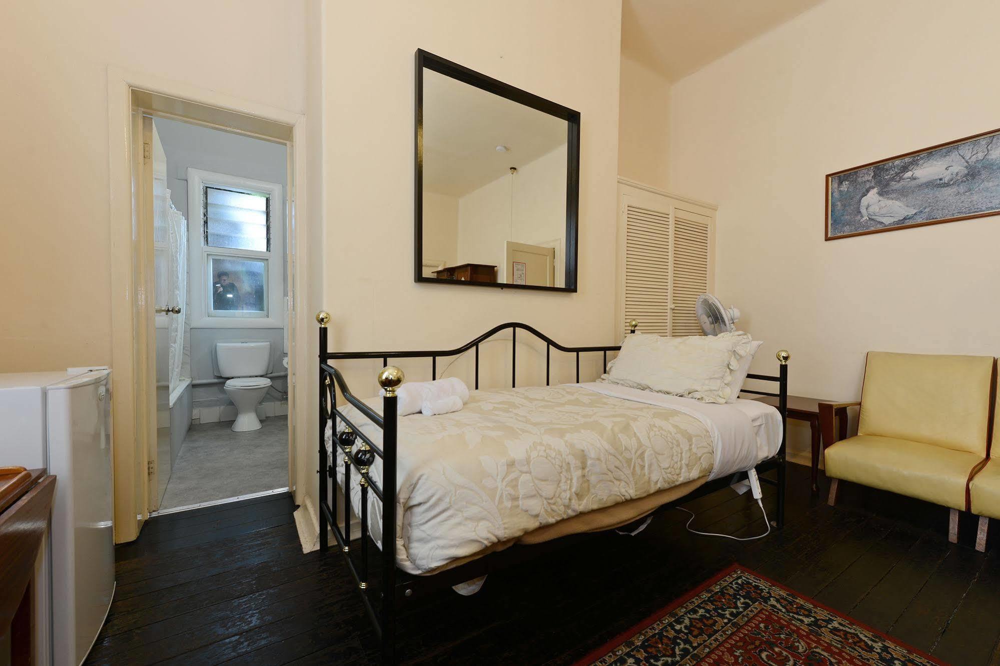 Edinburgh Gallery Bed & Breakfast Hobart Exterior photo