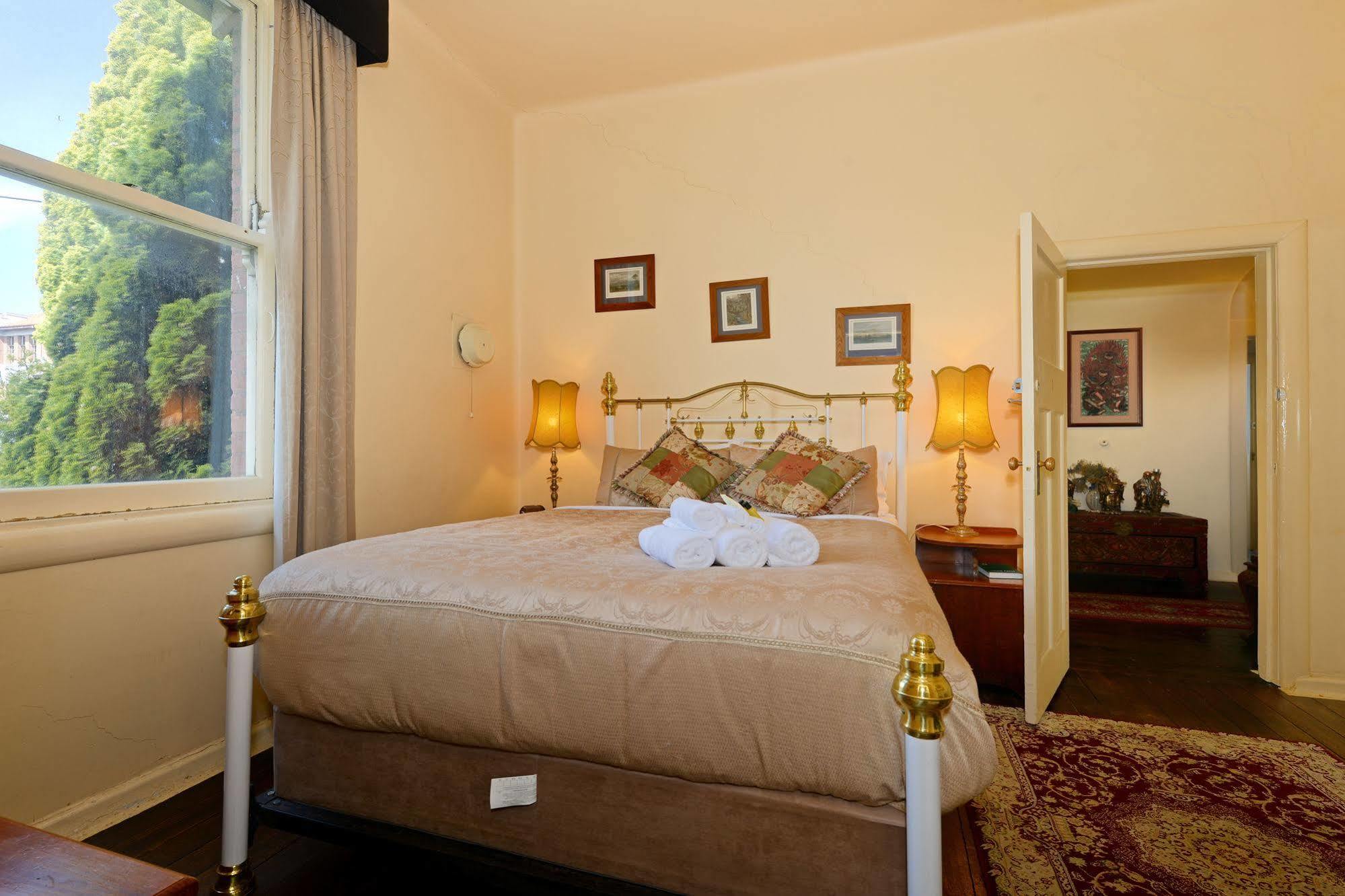 Edinburgh Gallery Bed & Breakfast Hobart Exterior photo